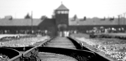 Weiche, Schienen und Wachturm im KZ Auschwitz-Birkenau